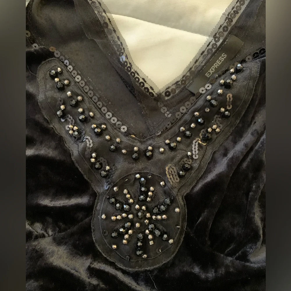 EUC Black velvet V-hem peplum babydoll tank with beading. Sz small by Express. - Picture 4 of 6